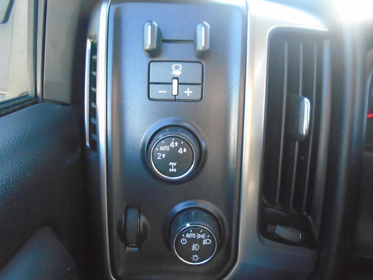 2015 Chevrolet Silverado 1500 4WD Crew Cab 153.0  LT w-2LT - Photo #19