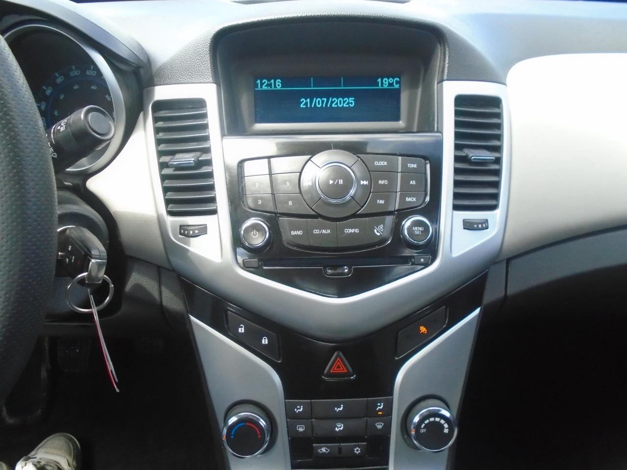 2013 Chevrolet Cruze 4dr Sdn LS w-1SB - Photo #13