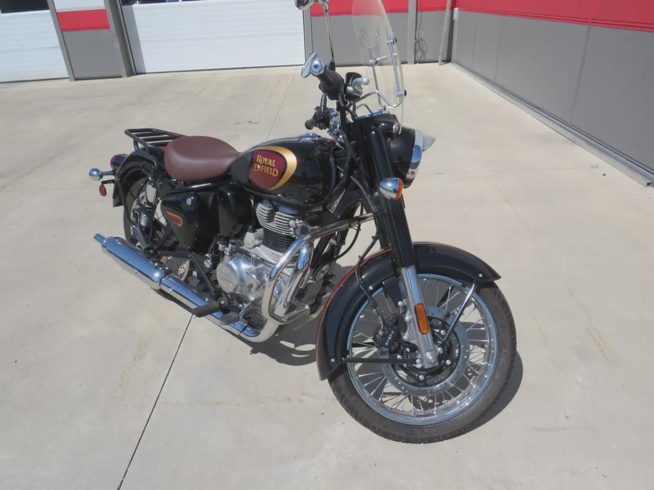 2022 ROYAL Enfield 350 Classic (**SAFETY/CERTIFIED**LOW KM!!**ALMOST NEW!!**SINGLE CYLINDER**WILL COME WITH SECOND PASSENGER SEAT**HEAL TOE SHIFTER**USB CHARGER**) Photo