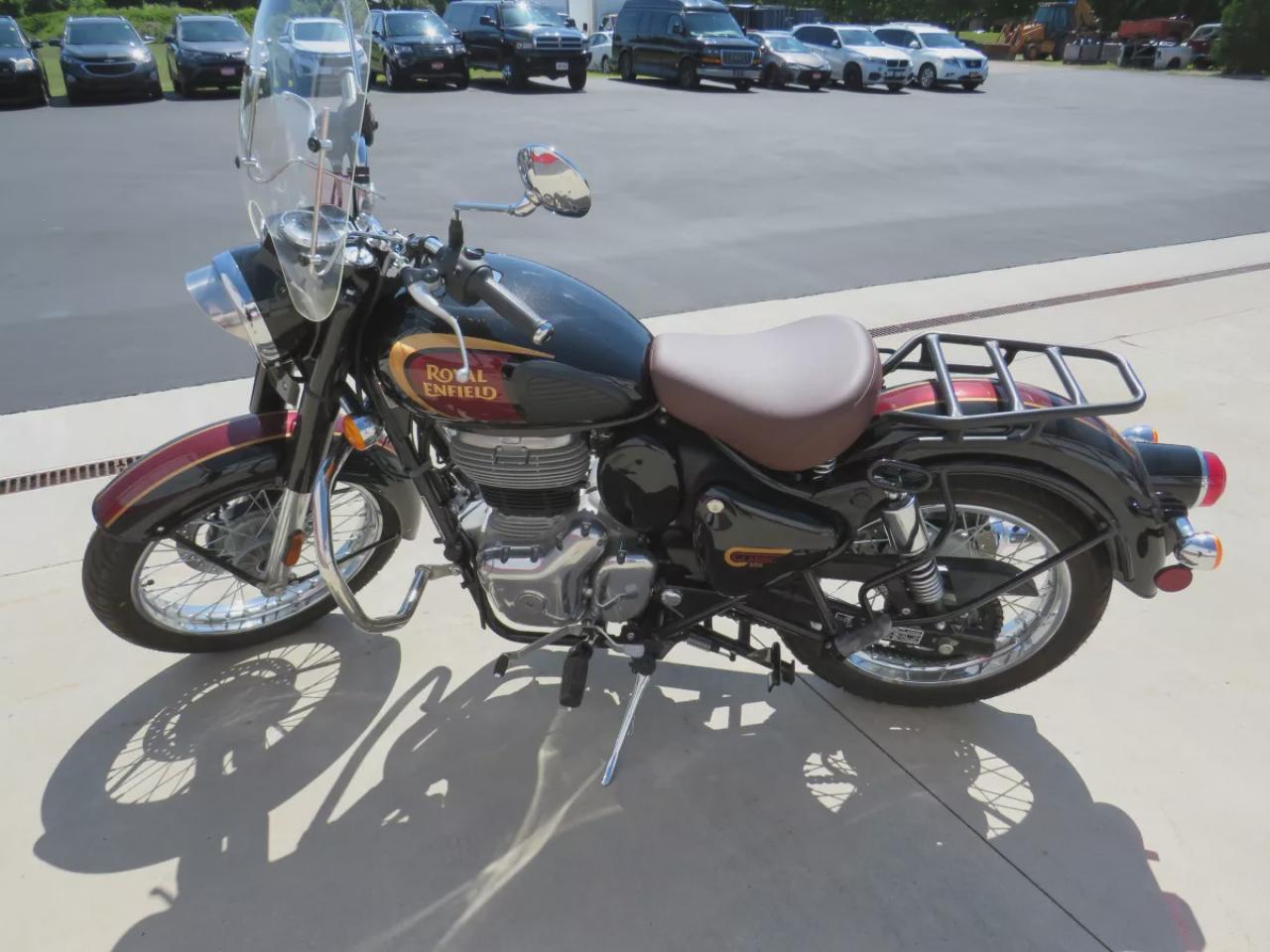 2022 ROYAL Enfield 350 Classic (**SAFETY/CERTIFIED**LOW KM!!**ALMOST NEW!!**SINGLE CYLINDER**WILL COME WITH SECOND PASSENGER SEAT**HEAL TOE SHIFTER**USB CHARGER**) Photo