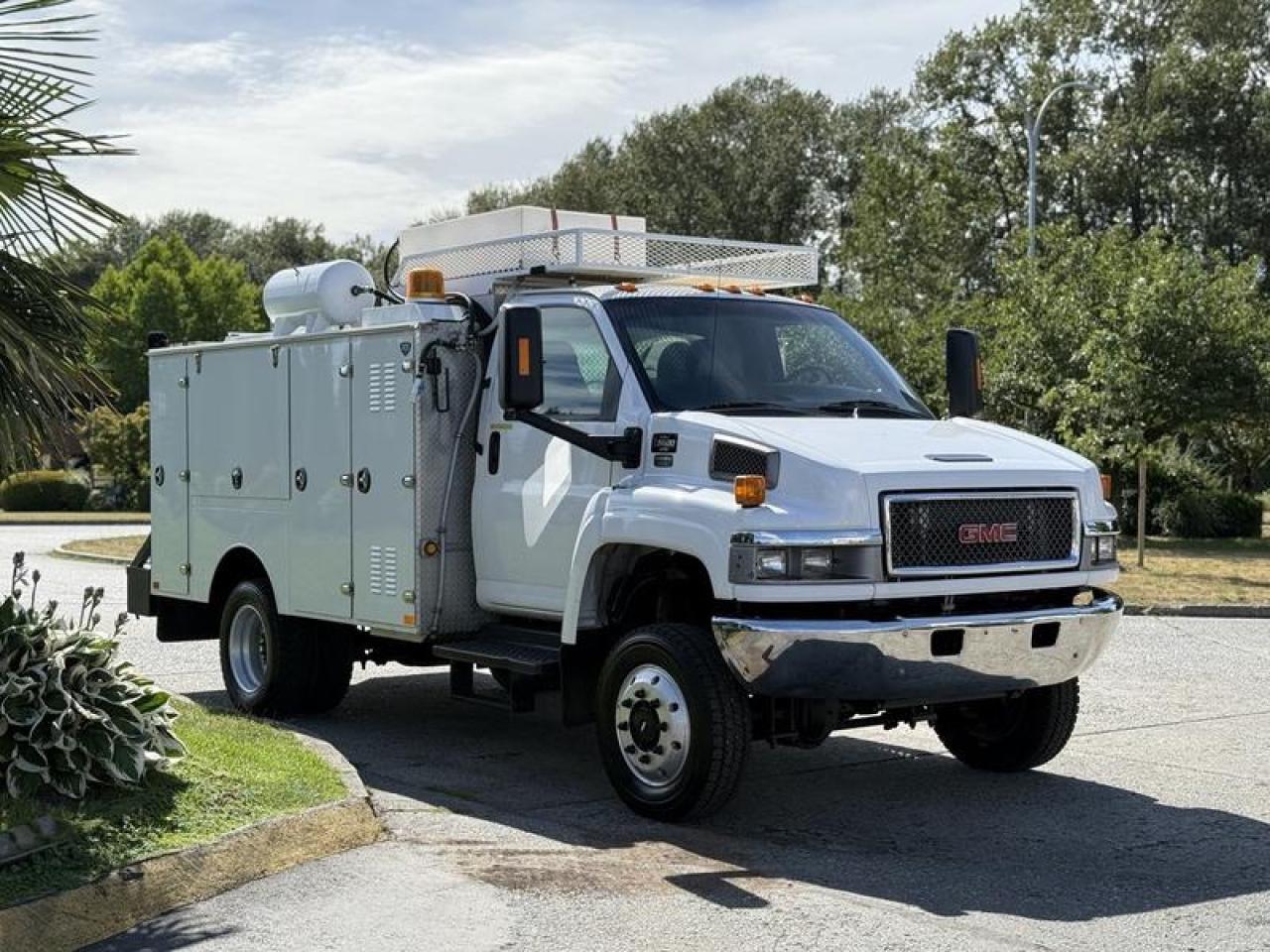 Used 2009 GMC 5500 C 4X4 Topkick Service Truck Diesel for sale in Burnaby, BC