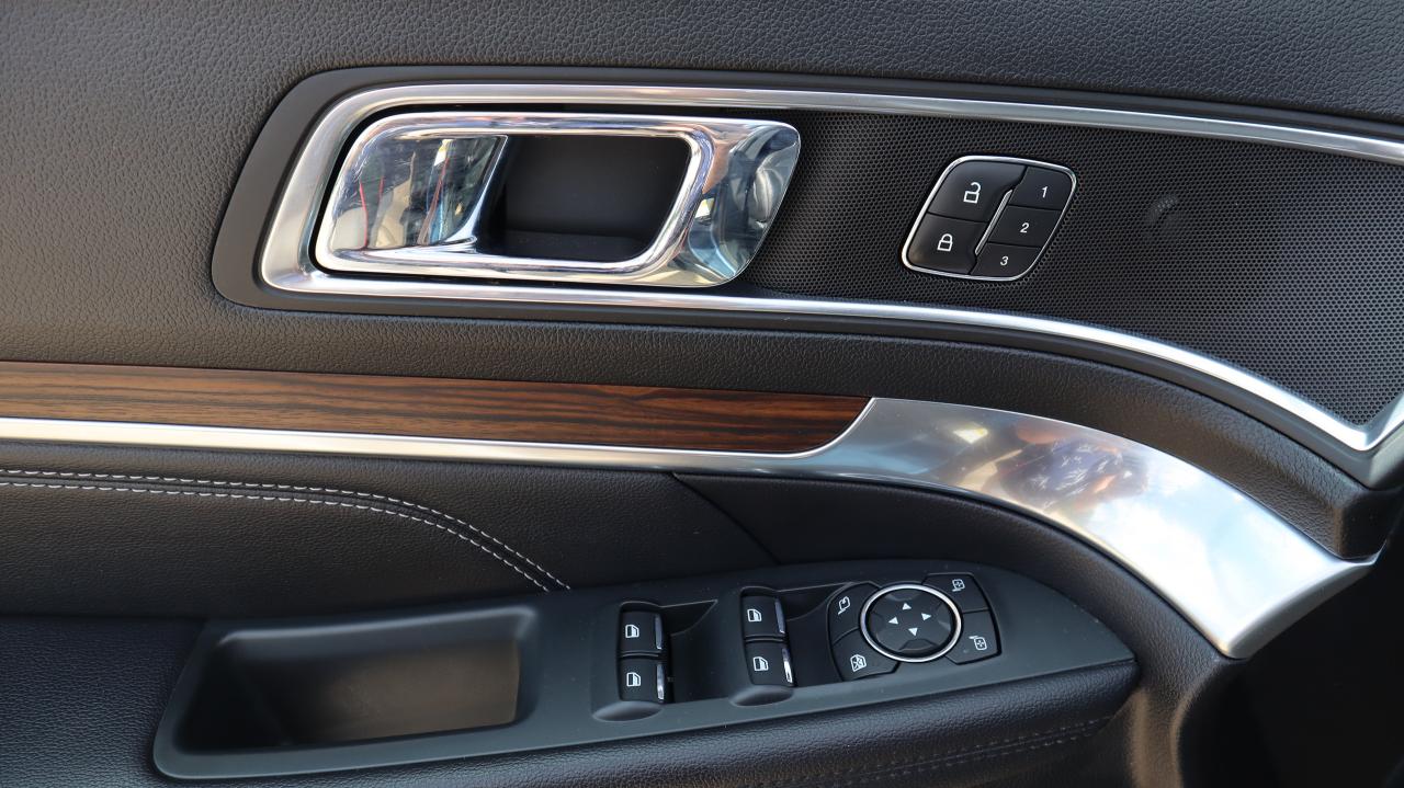 2019 Ford Explorer LIMITED Photo5
