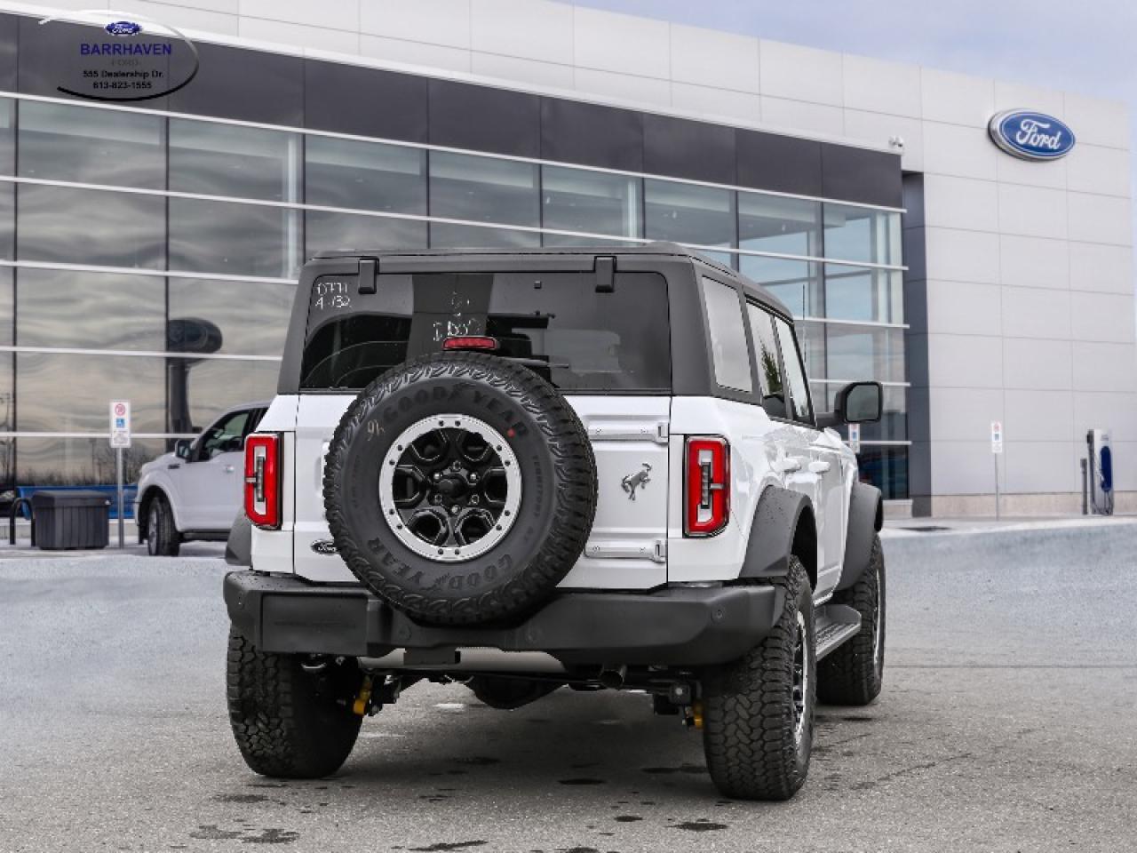 2025 Ford Bronco Outer Banks Photo2