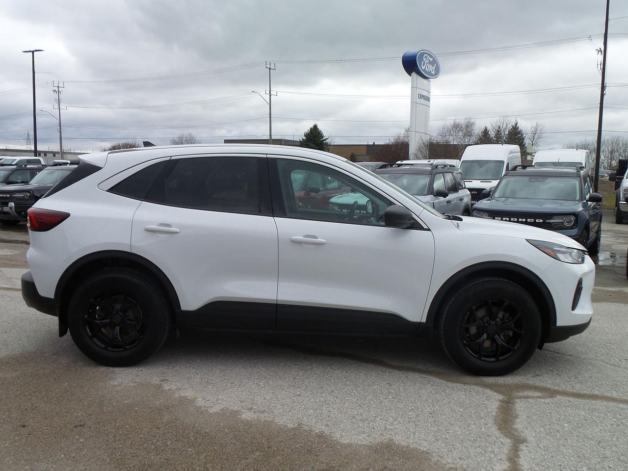 2024 Ford Escape ACTIVE, AWD, COLD WEATHER PACKAGE! LOANER! Photo