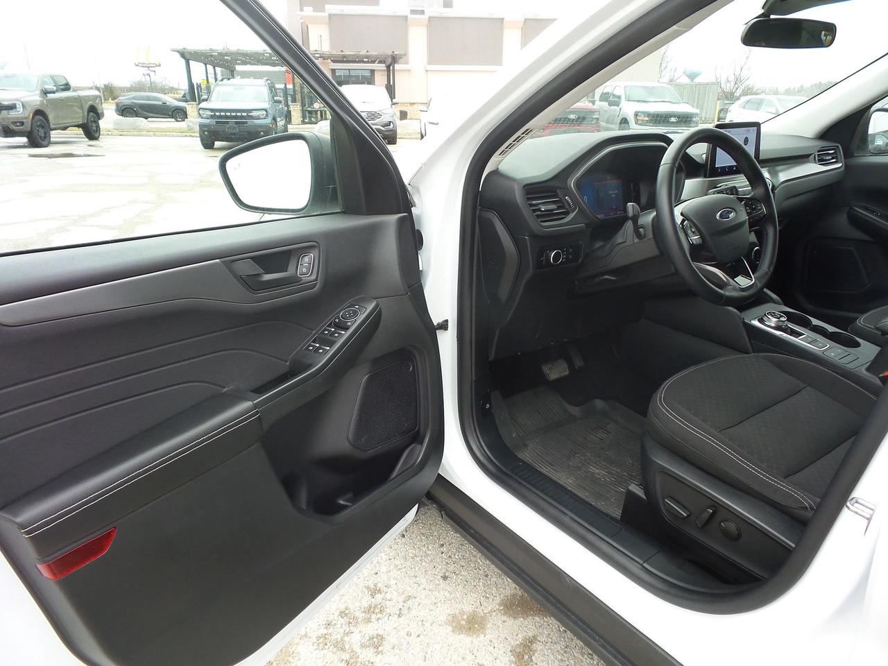 2024 Ford Escape ACTIVE, AWD, COLD WEATHER PACKAGE! LOANER! Photo