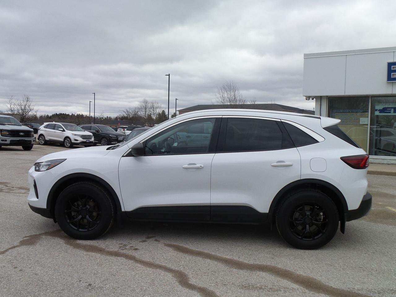 2024 Ford Escape ACTIVE, AWD, COLD WEATHER PACKAGE! LOANER! Photo