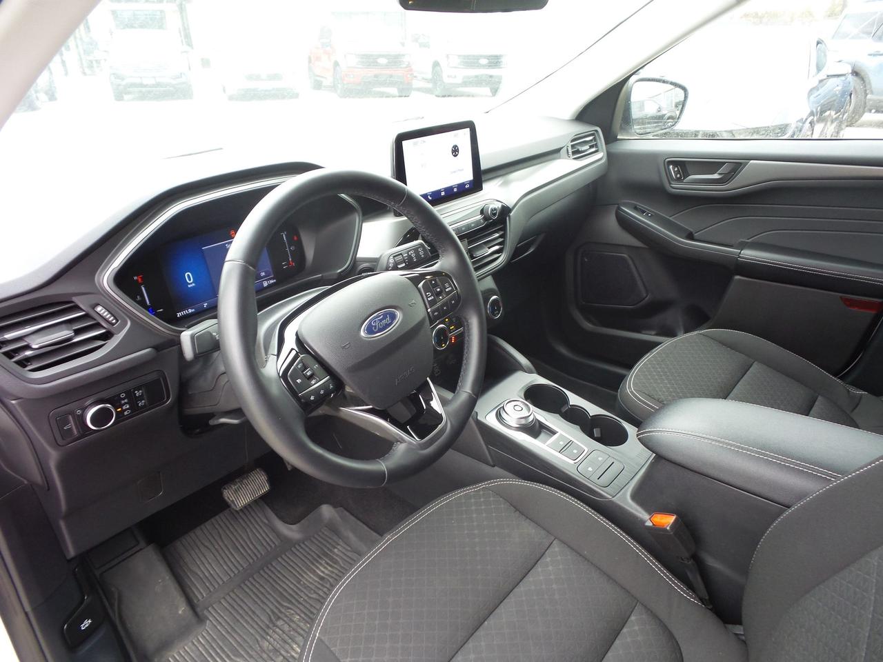 2024 Ford Escape ACTIVE, AWD, COLD WEATHER PACKAGE! LOANER! Photo