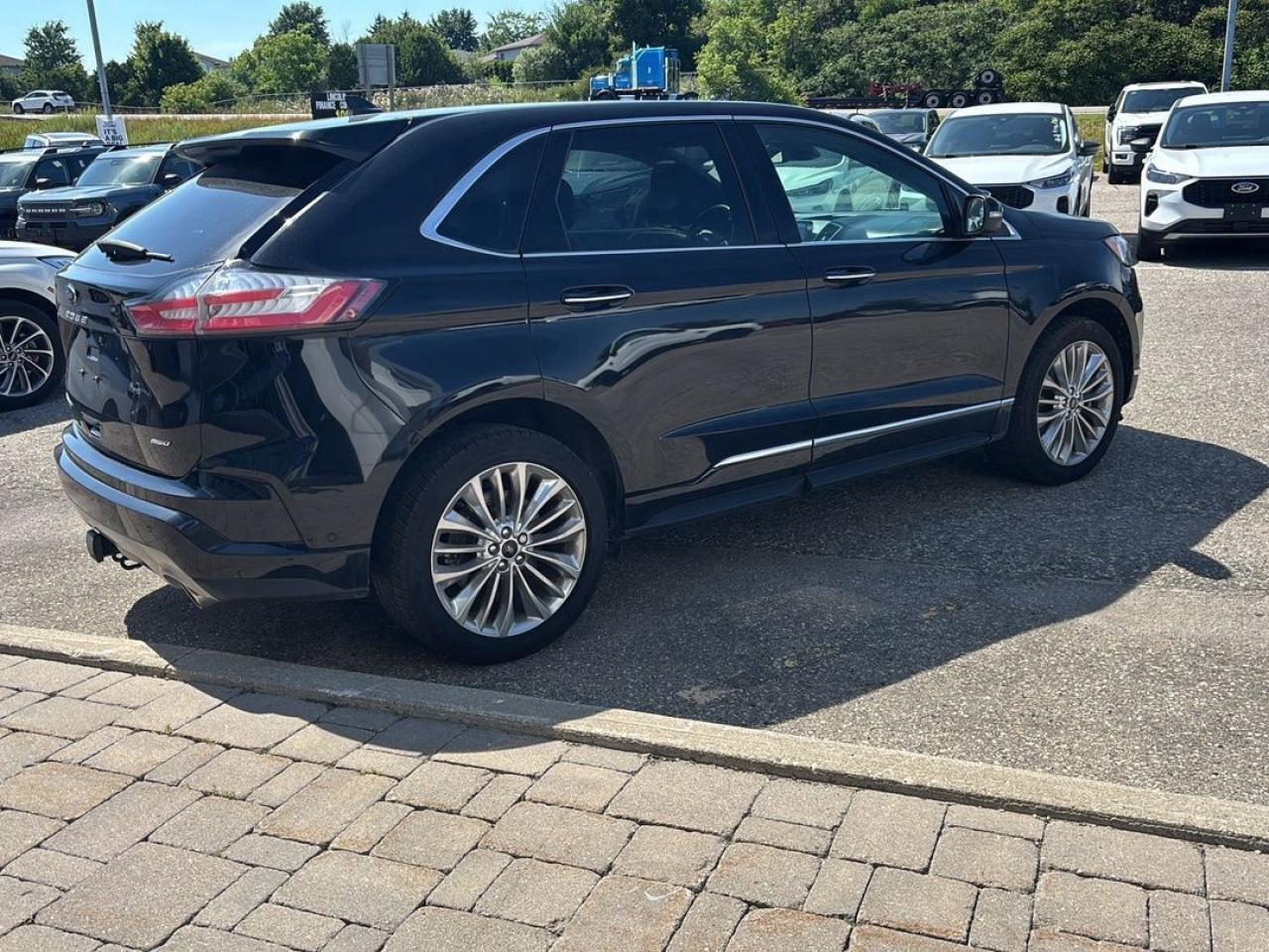 2022 Ford Edge Titanium Photo4