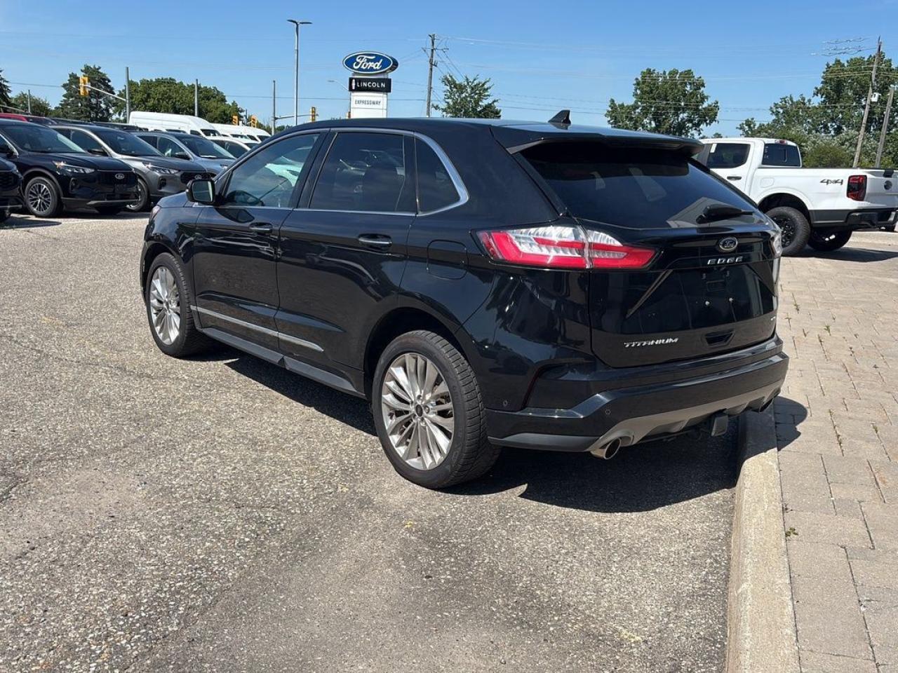 2022 Ford Edge Titanium Photo5