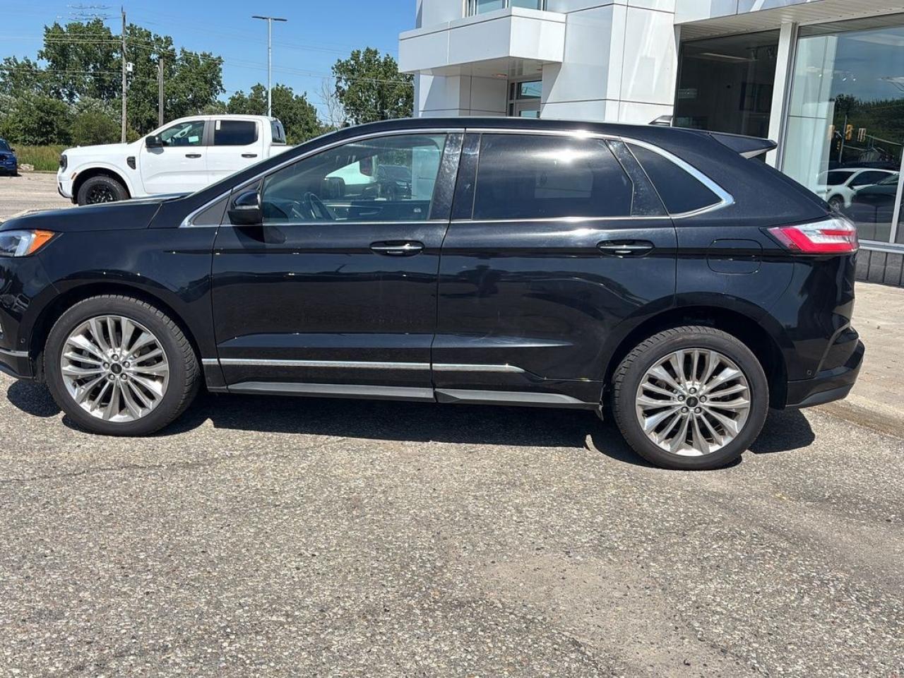 2022 Ford Edge Titanium Photo5