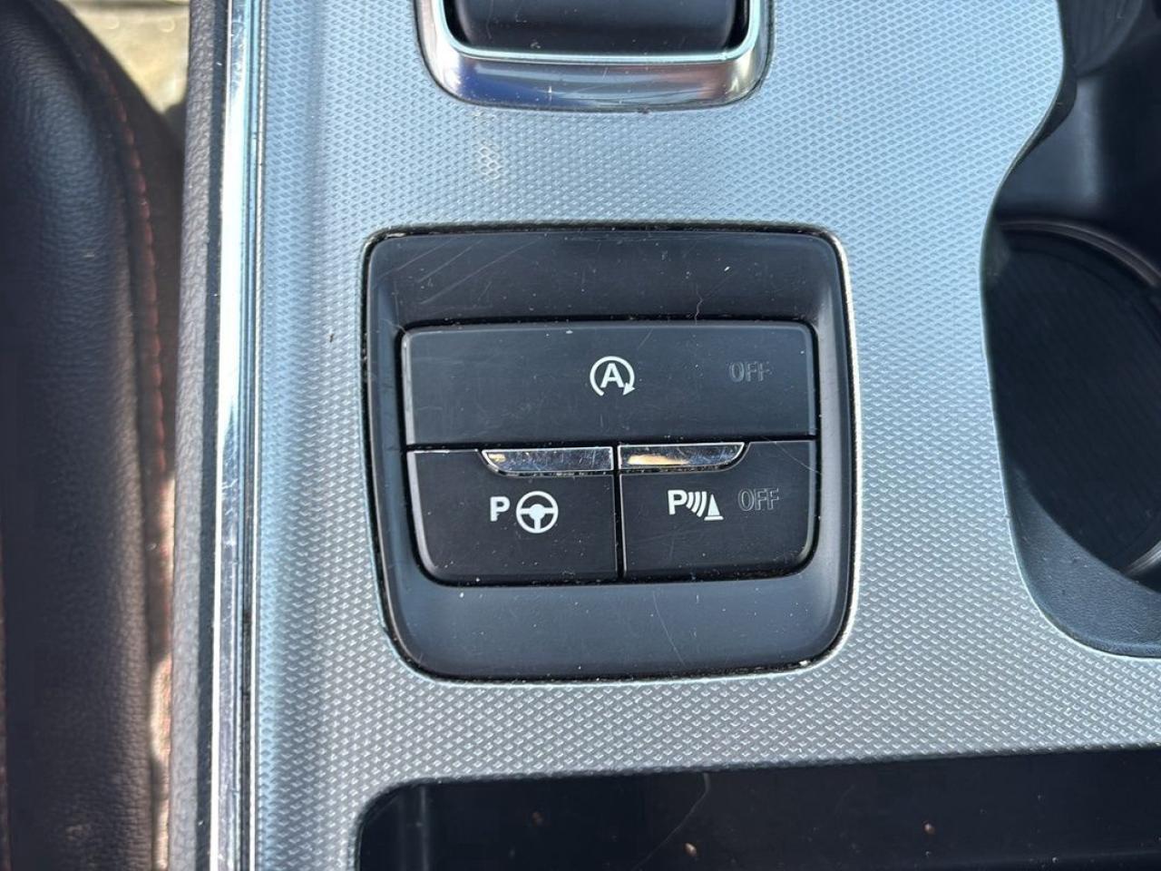 2022 Ford Edge Titanium Photo5