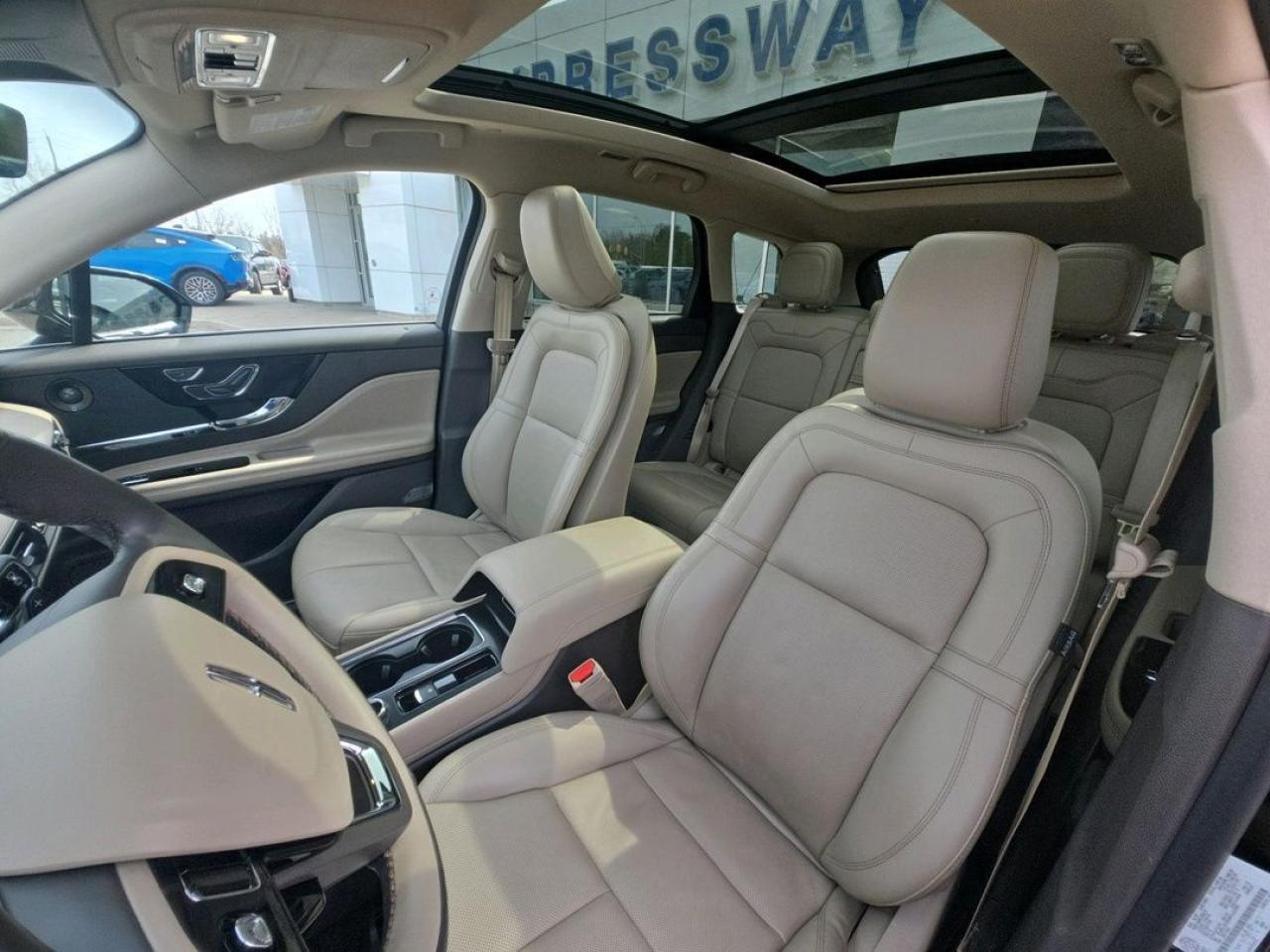 2021 Lincoln Corsair RESERVE, AWD, 2L, HEATED STEERING WHEEL, NAV! Photo