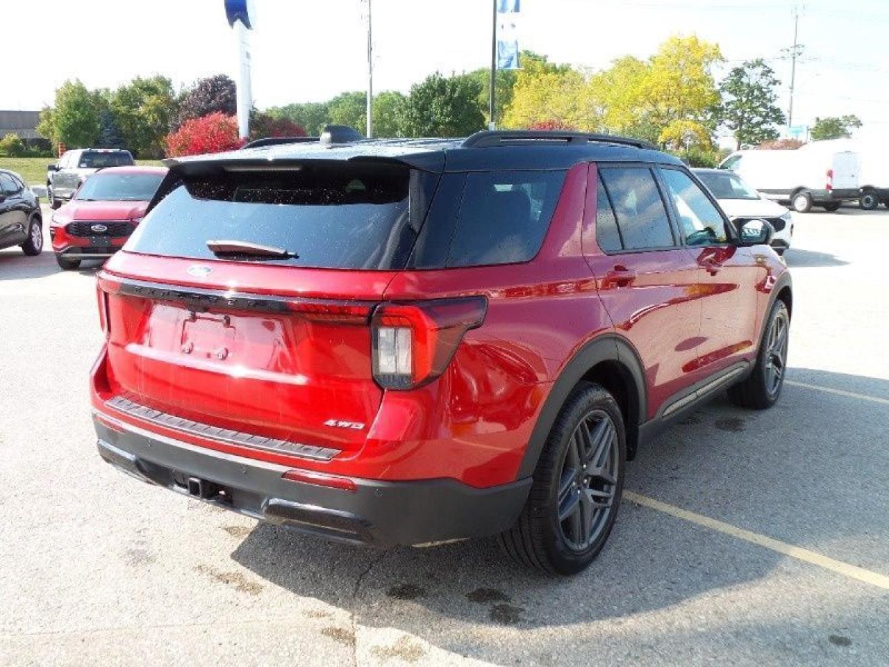 2025 Ford Explorer ST-Line Photo5