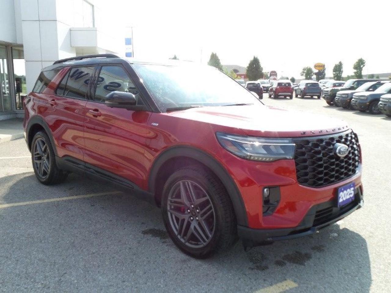 2025 Ford Explorer ST-Line Photo2