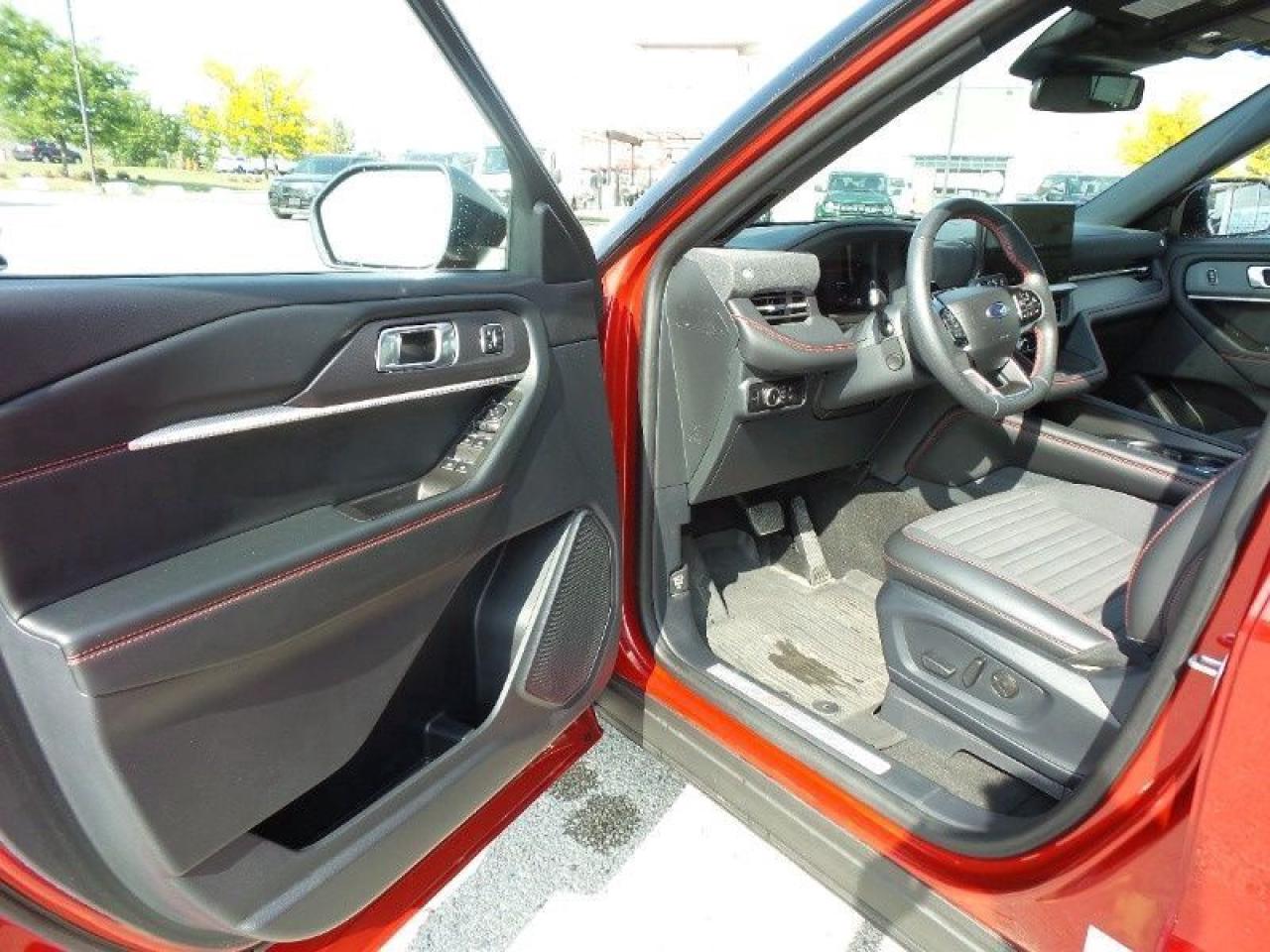 2025 Ford Explorer ST-Line Photo5