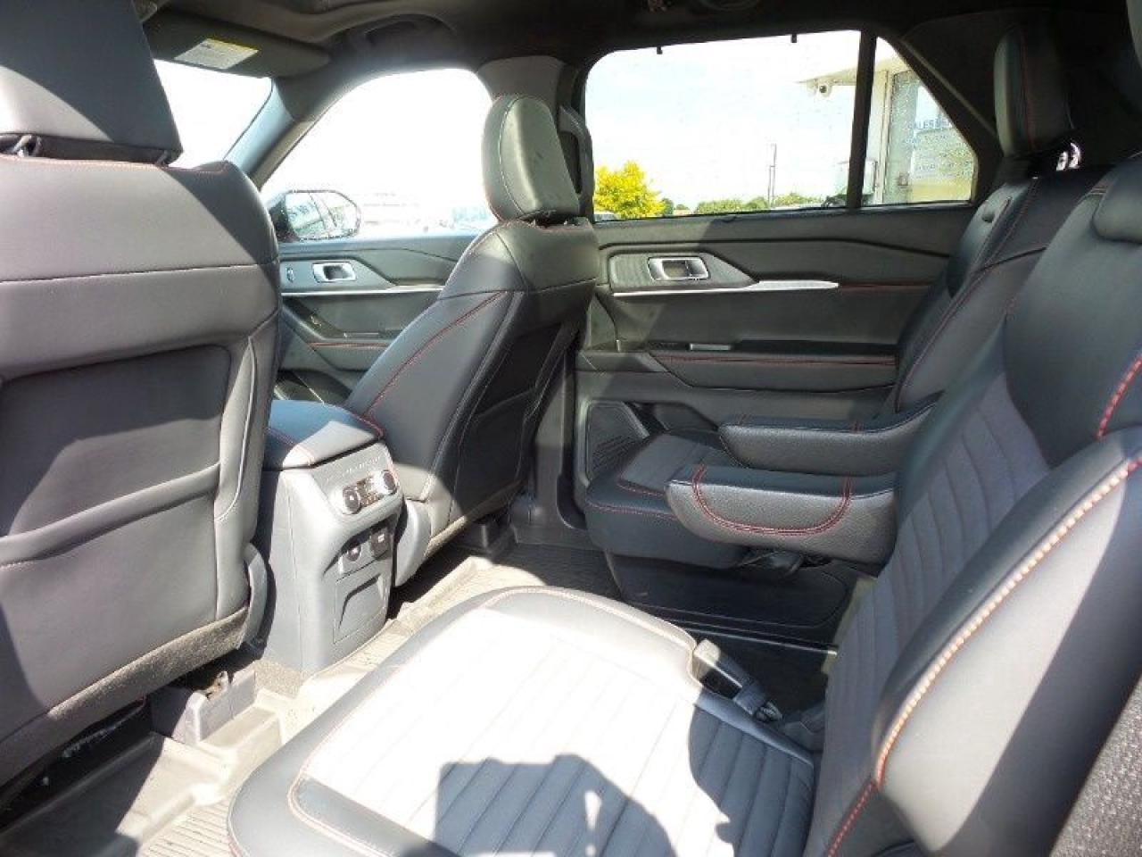 2025 Ford Explorer ST-Line Photo5