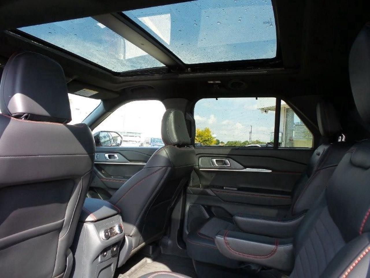 2025 Ford Explorer ST-Line Photo5