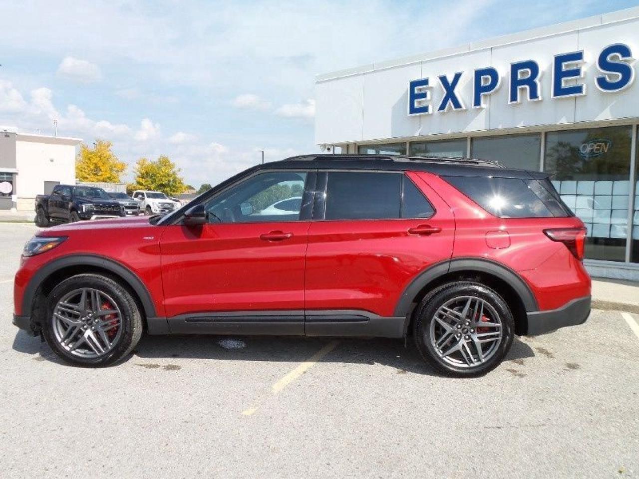 2025 Ford Explorer ST-Line Photo5