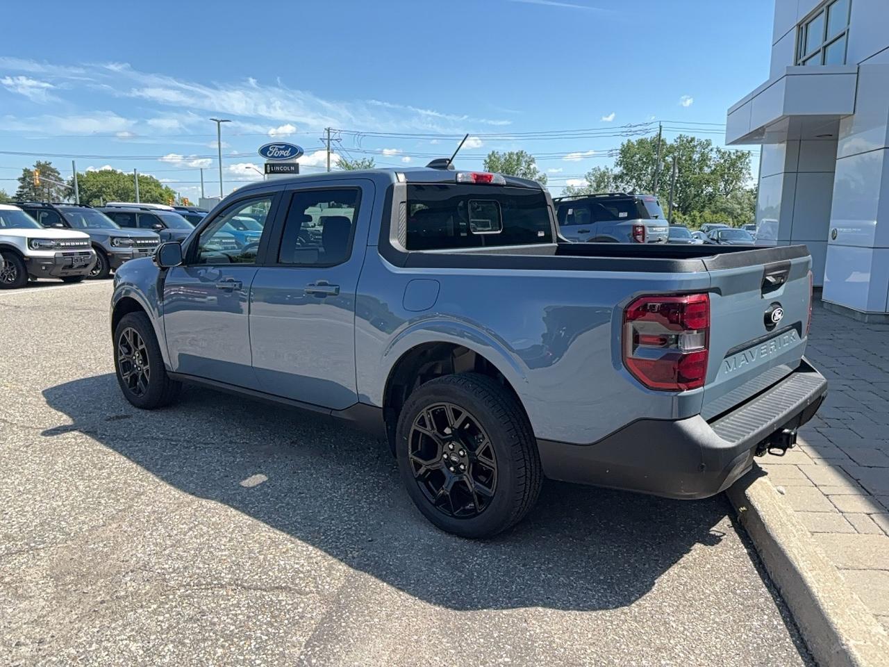2025 Ford Maverick LARIAT, 2L ECOBOOST, AWD, MOONROOF, DEMO! Photo