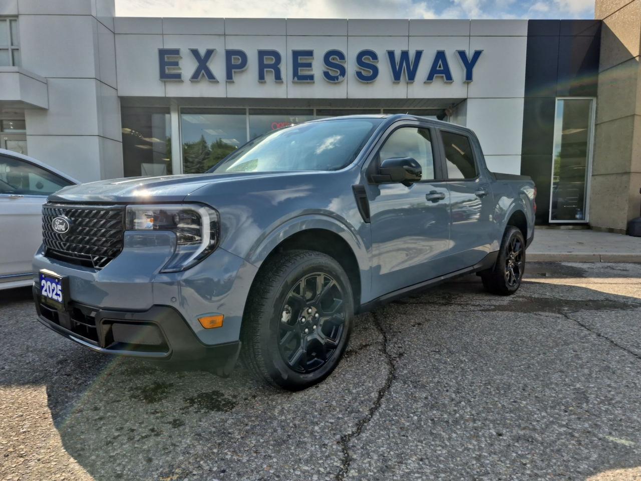 2025 Ford Maverick LARIAT, 2L ECOBOOST, AWD, MOONROOF, DEMO! Photo