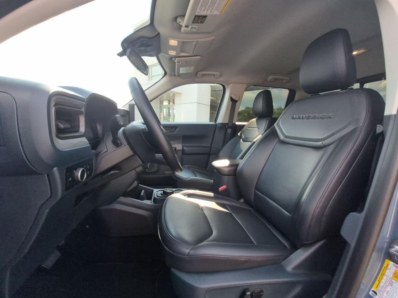 2025 Ford Maverick LARIAT, 2L ECOBOOST, AWD, MOONROOF, DEMO! Photo