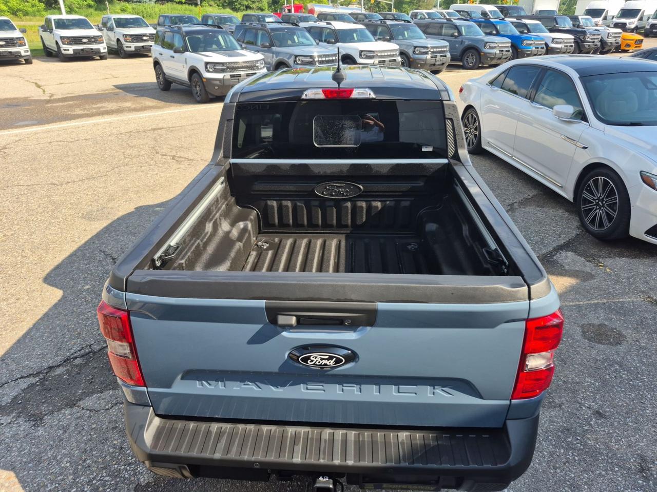 2025 Ford Maverick LARIAT, 2L ECOBOOST, AWD, MOONROOF, DEMO! Photo