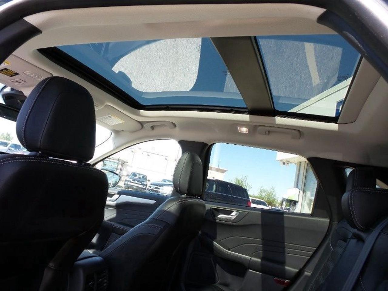 2024 Ford Escape PLUG-IN-HYBRID! PREMIUM PACKAGE! HEADS-UP DISPLAY! Photo