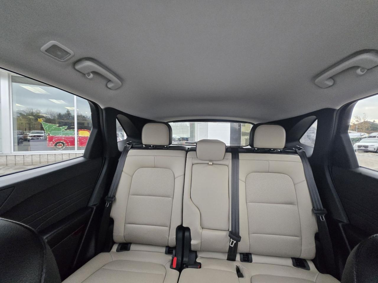 2022 Ford Escape SEL Hybrid Photo5