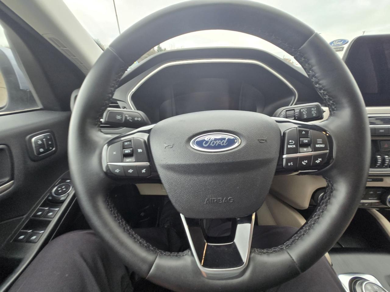 2022 Ford Escape SEL Hybrid Photo5