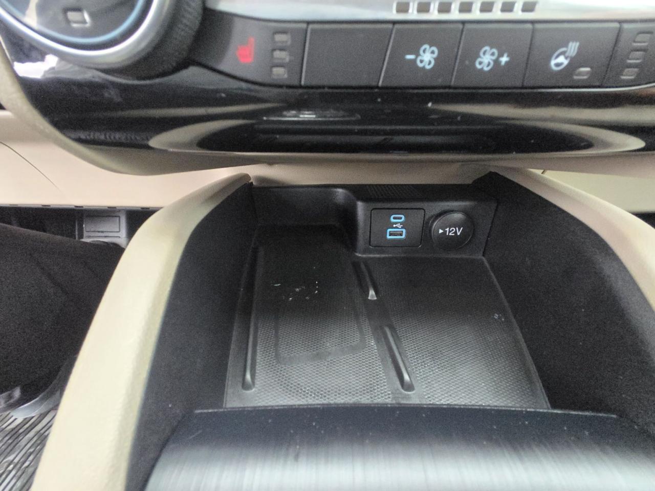 2022 Ford Escape SEL Hybrid Photo5