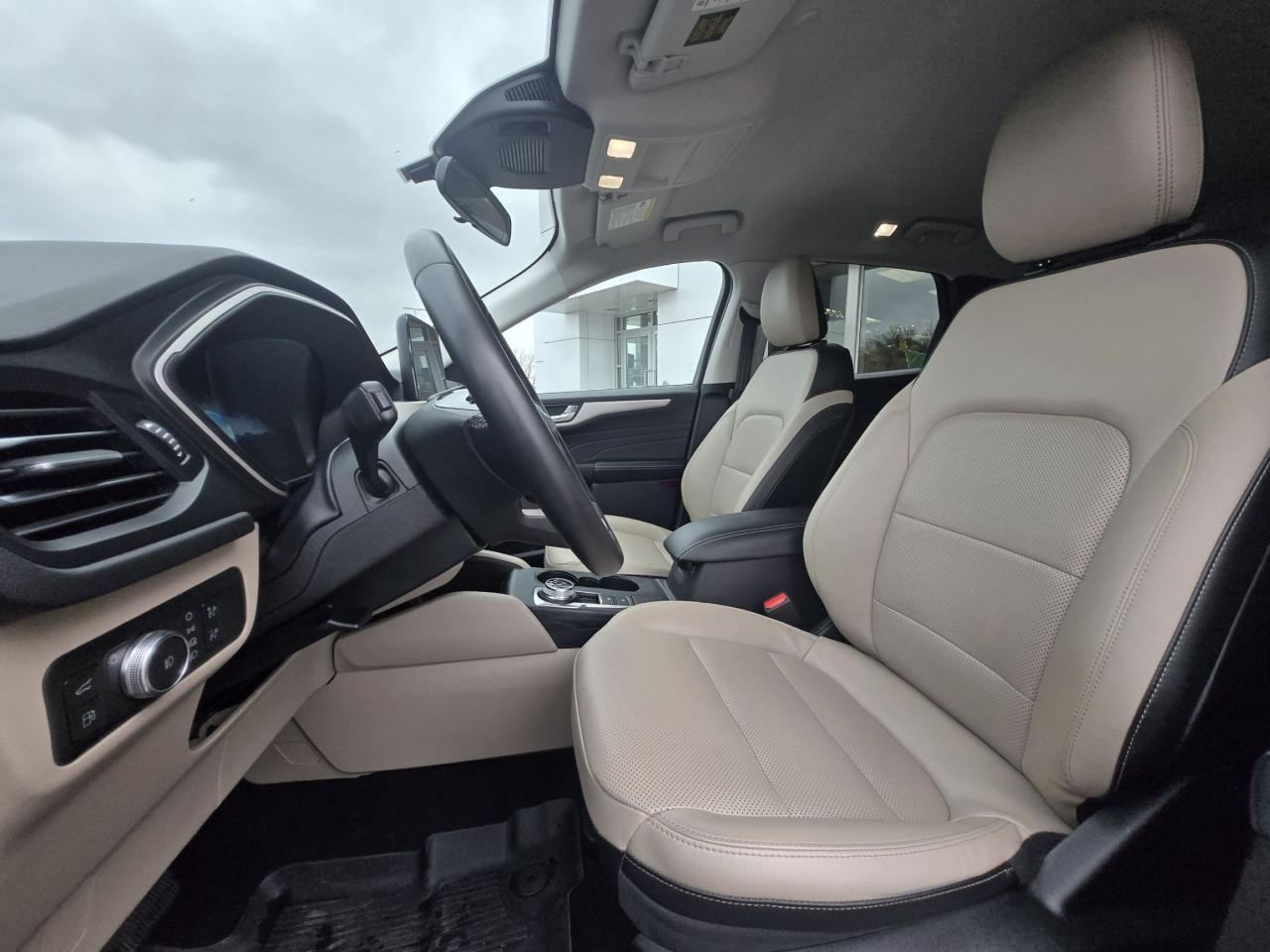 2022 Ford Escape SEL Hybrid Photo5