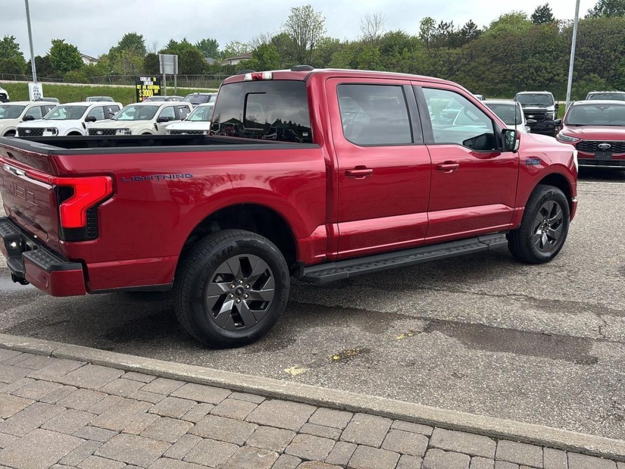 2024 Ford F-150 Lightning Lariat Photo4