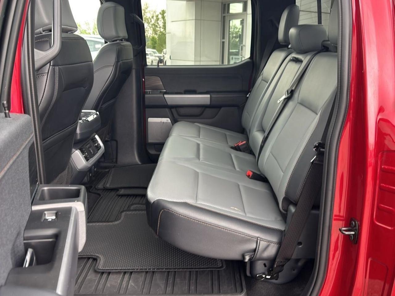 2024 Ford F-150 Lightning Lariat Photo5