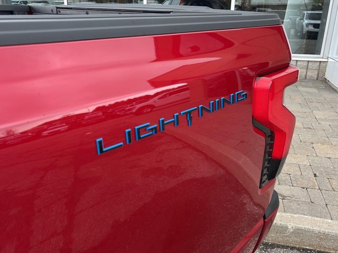 2024 Ford F-150 Lightning Lariat Photo5