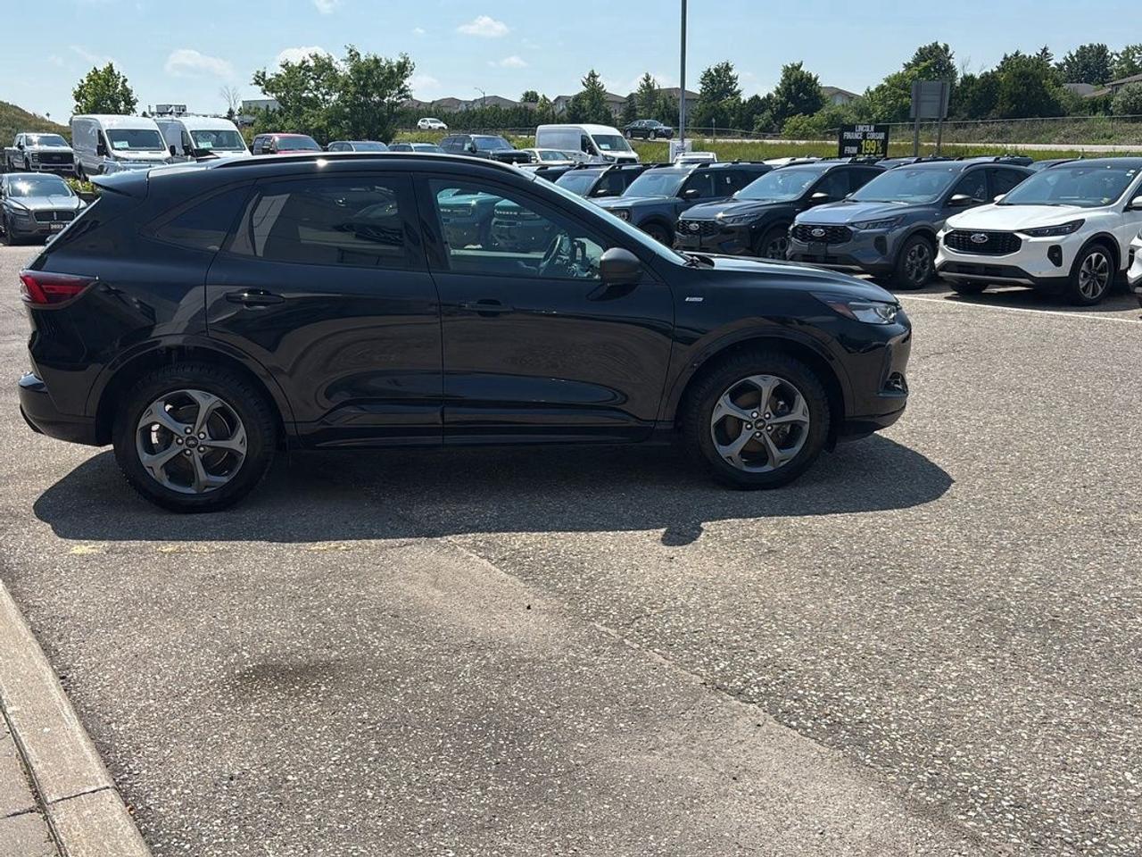 2023 Ford Escape ST-LINE, AWD, 2.5L HYBRID, HEATED STEERING WHEEL! Photo