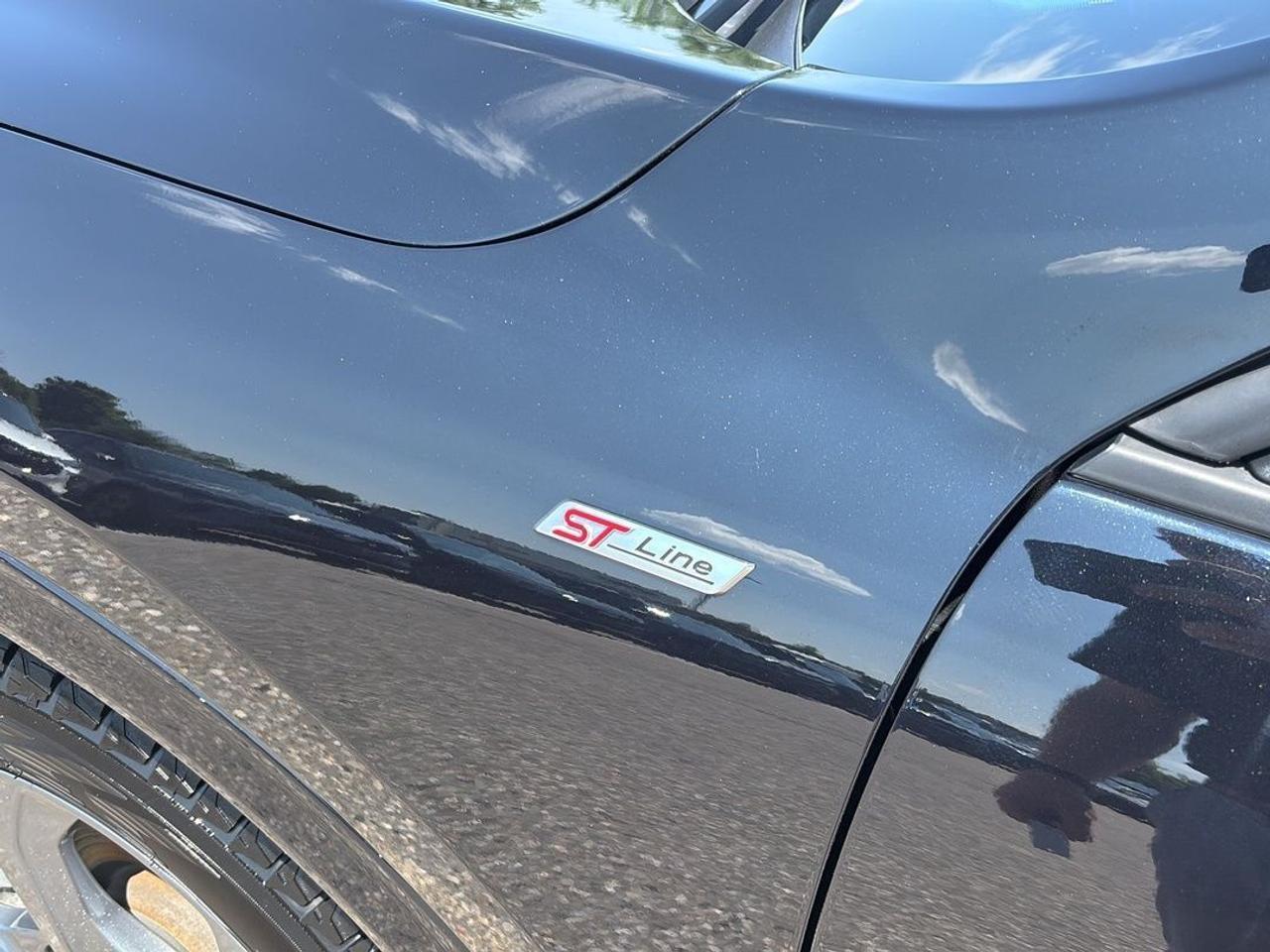 2023 Ford Escape ST-LINE, AWD, 2.5L HYBRID, HEATED STEERING WHEEL! Photo