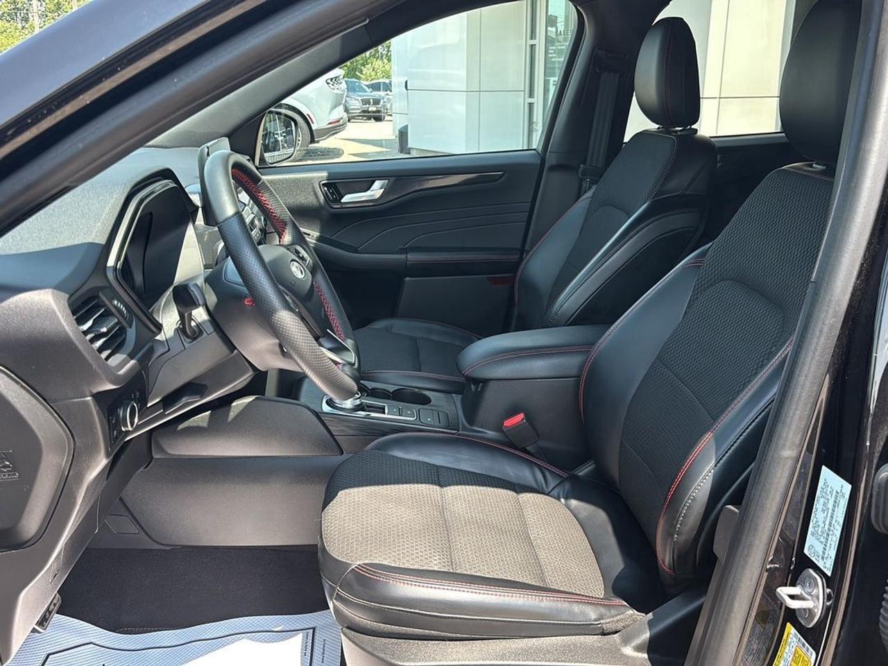 2023 Ford Escape ST-LINE, AWD, 2.5L HYBRID, HEATED STEERING WHEEL! Photo