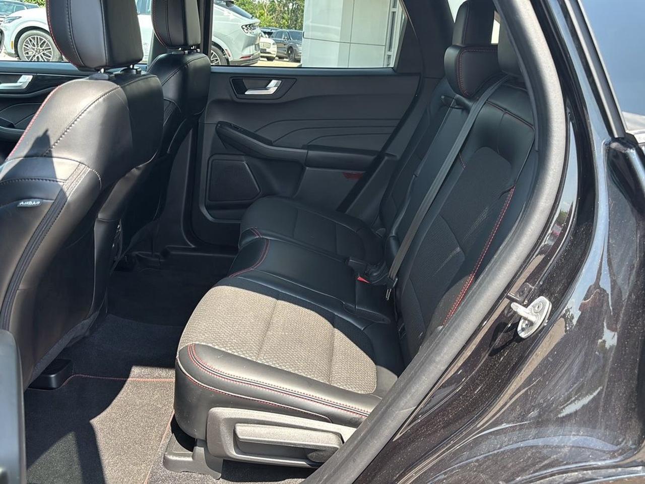 2023 Ford Escape ST-LINE, AWD, 2.5L HYBRID, HEATED STEERING WHEEL! Photo