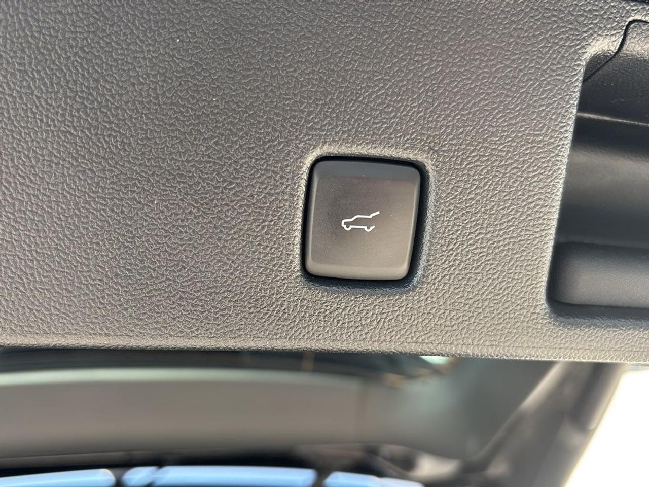 2023 Ford Escape ST-LINE, AWD, 2.5L HYBRID, HEATED STEERING WHEEL! Photo