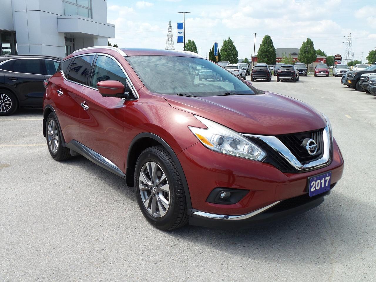 2017 Nissan Murano SL, AWD, LEATHER, ROOF, 18" RIMS, REAR CAMERA! Photo2