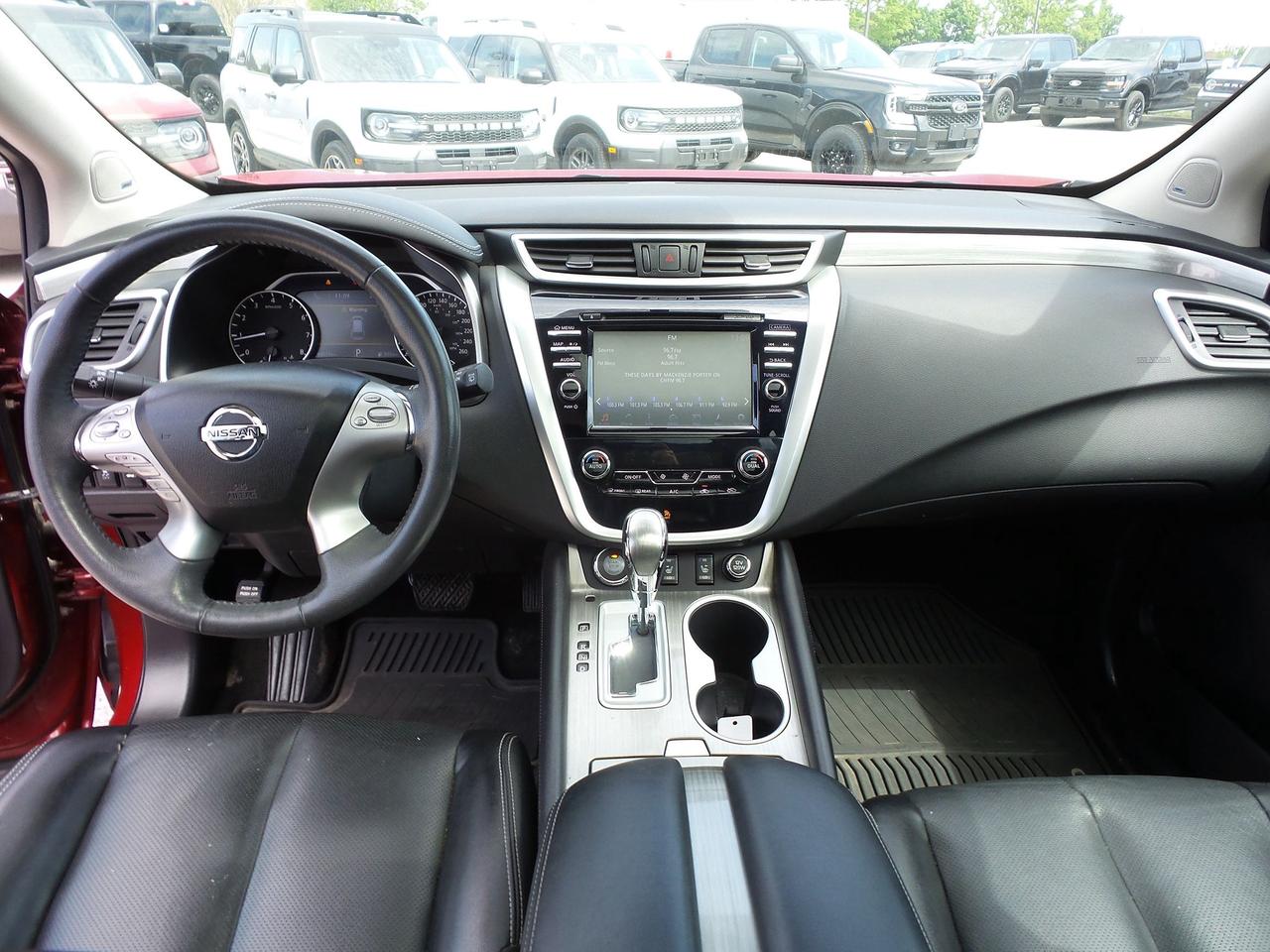 2017 Nissan Murano SL, AWD, LEATHER, ROOF, 18" RIMS, REAR CAMERA! Photo