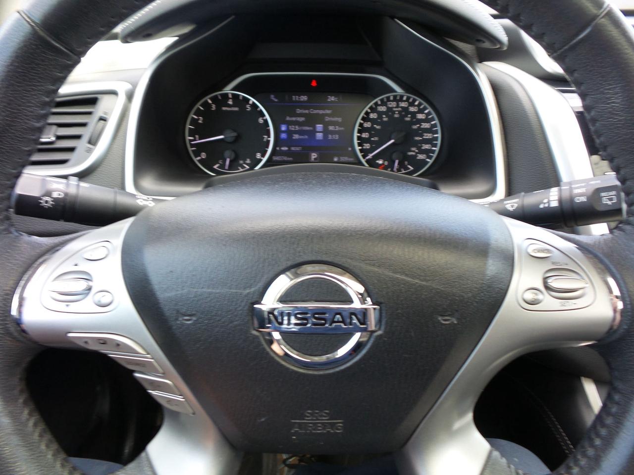 2017 Nissan Murano SL, AWD, LEATHER, ROOF, 18" RIMS, REAR CAMERA! Photo