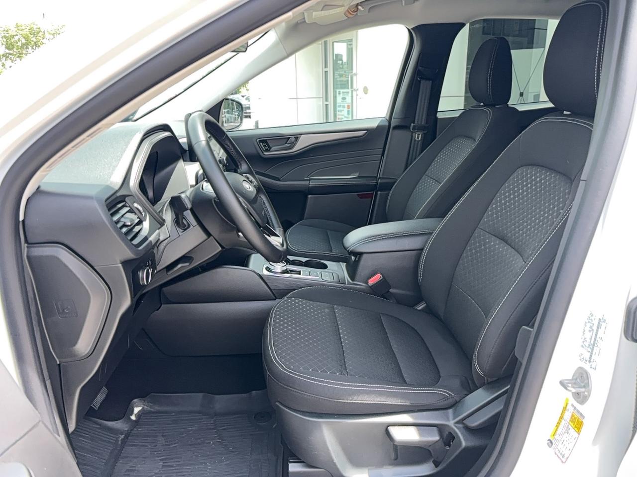 2025 Ford Escape ACTIVE, AWD, PREVIOUS DEMO! CLOTH, HEATED WHEEL! Photo