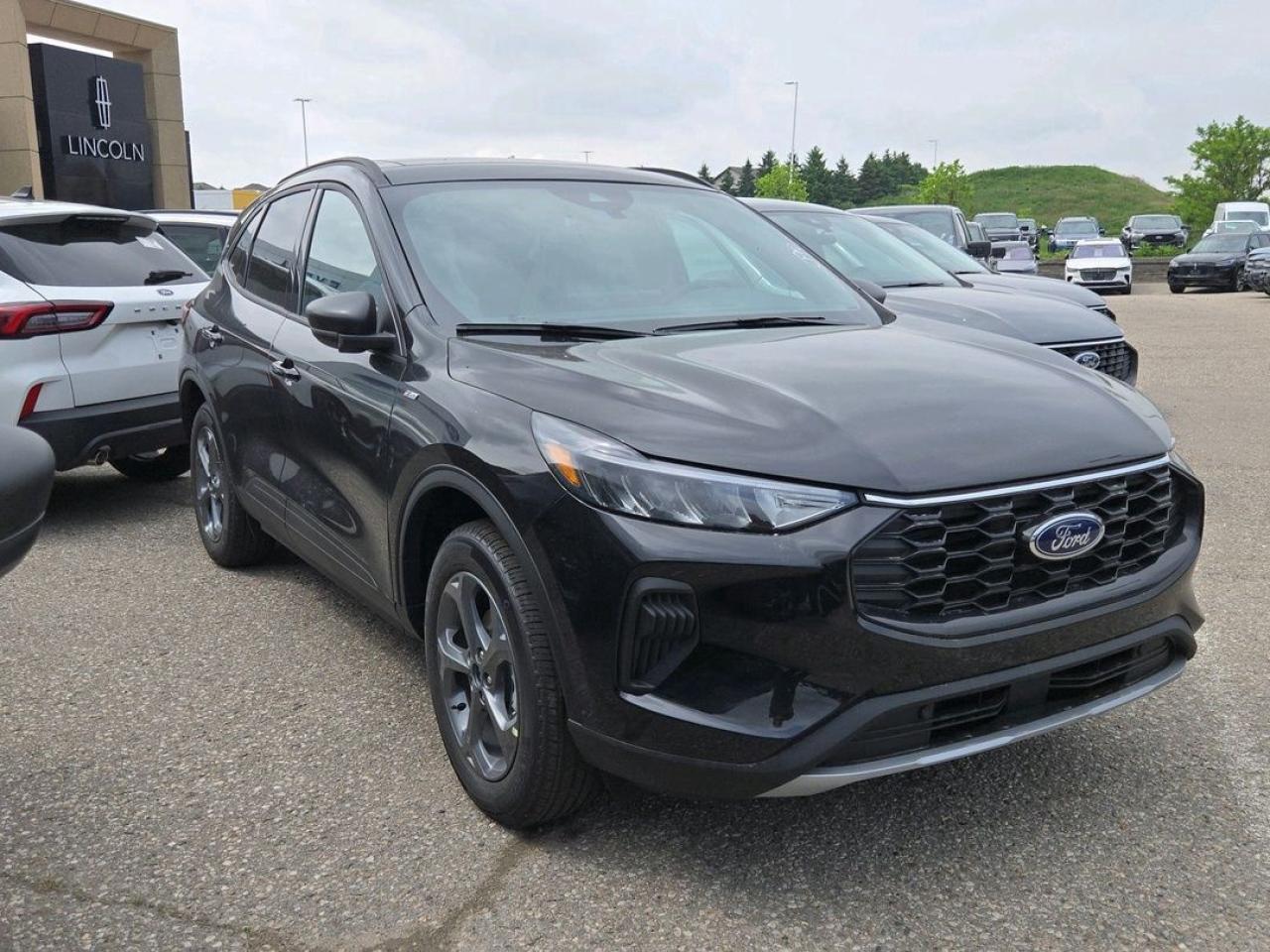 2025 Ford Escape ST-LINE, PANORAMIC ROOF, TECH PKG Photo2