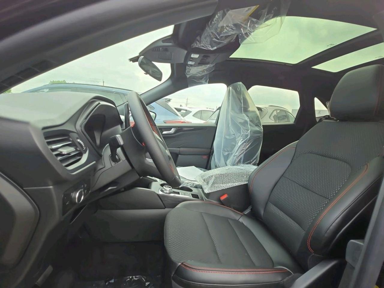 2025 Ford Escape ST-LINE, PANORAMIC ROOF, TECH PKG Photo