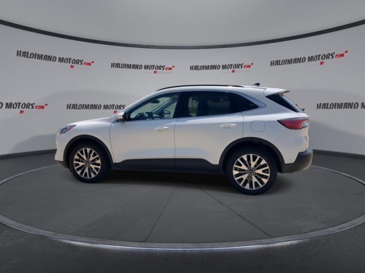 2021 Ford Escape Titanium AWD Photo4