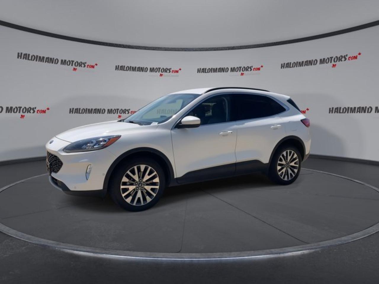 2021 Ford Escape Titanium AWD Photo3