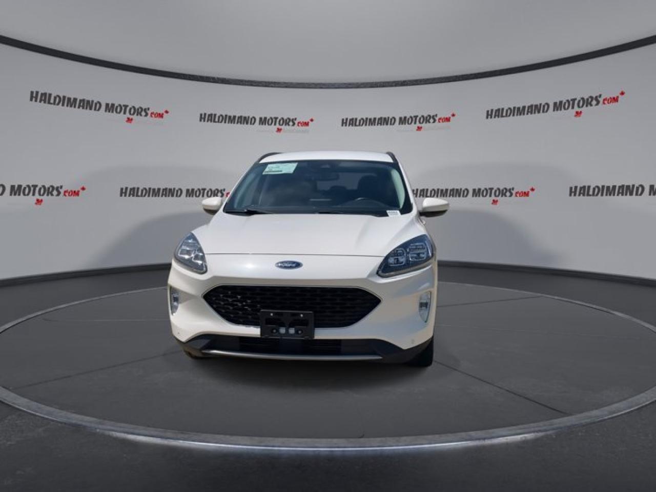 2021 Ford Escape Titanium AWD Photo2