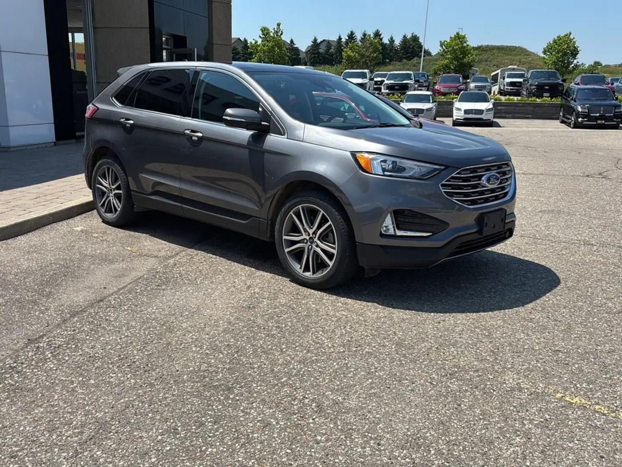 2021 Ford Edge Titanium AWD Photo2