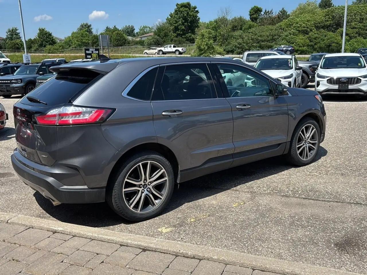 2021 Ford Edge Titanium AWD Photo5